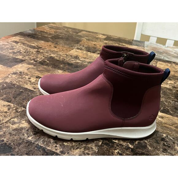Spenco Women's Paddock Ankle Boot in burgundy neoprene - Picture 1 of 8